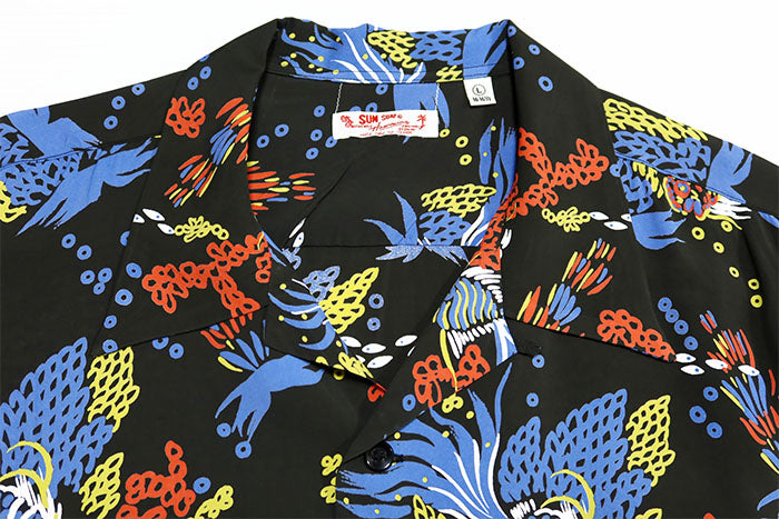 SUN SURF Aloha Shirt TROPICAL FISH Short Sleeve Rayon Hawaiian Shirt Made in Japan SS39626 Black Allover Pattern