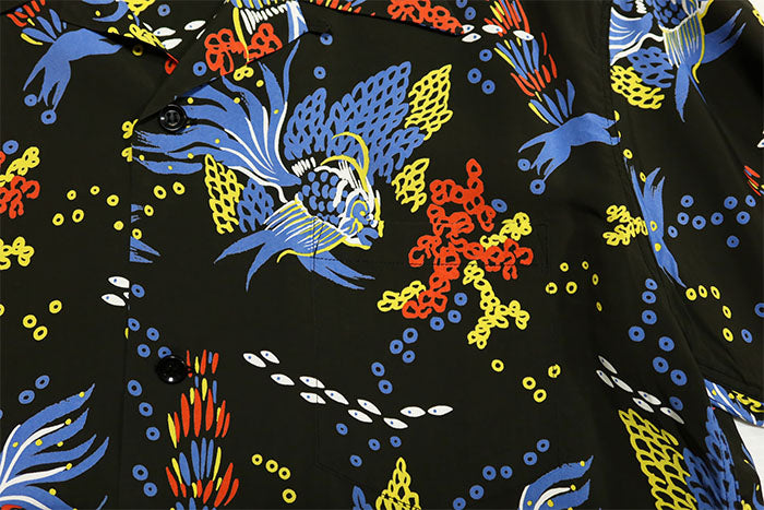 SUN SURF Aloha Shirt TROPICAL FISH Short Sleeve Rayon Hawaiian Shirt Made in Japan SS39626 Black Allover Pattern